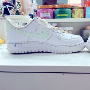 Nike Air Force 1 size 6.5 with crease protectors